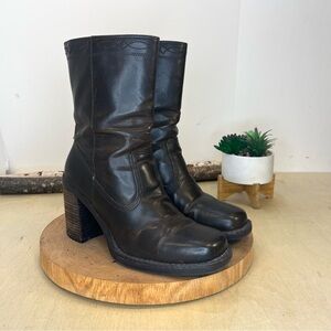 Skechers | Vintage 90's Chunky Heeled Boots in Dark Brown Size 8